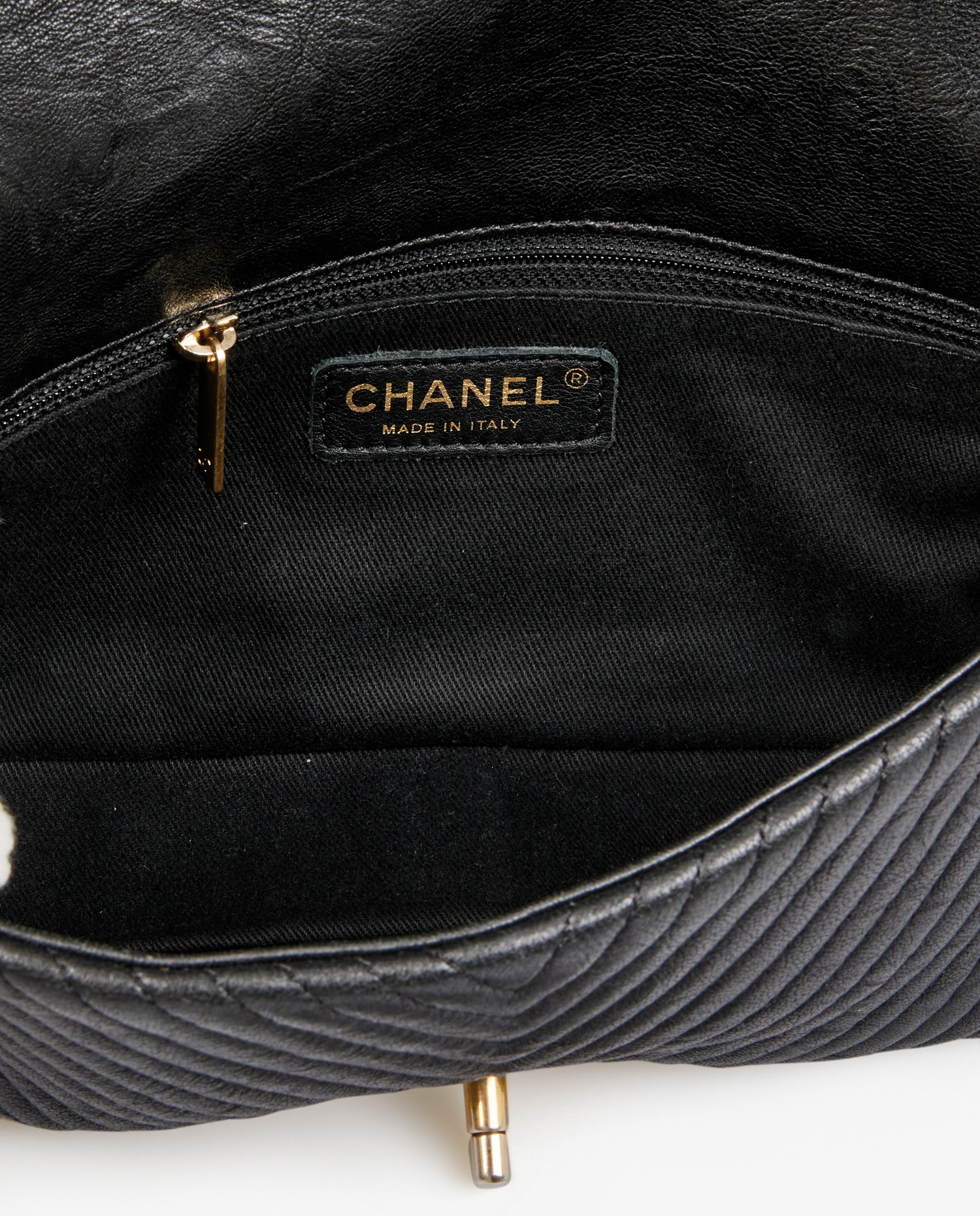 Chanel black chevron bag - Image 8
