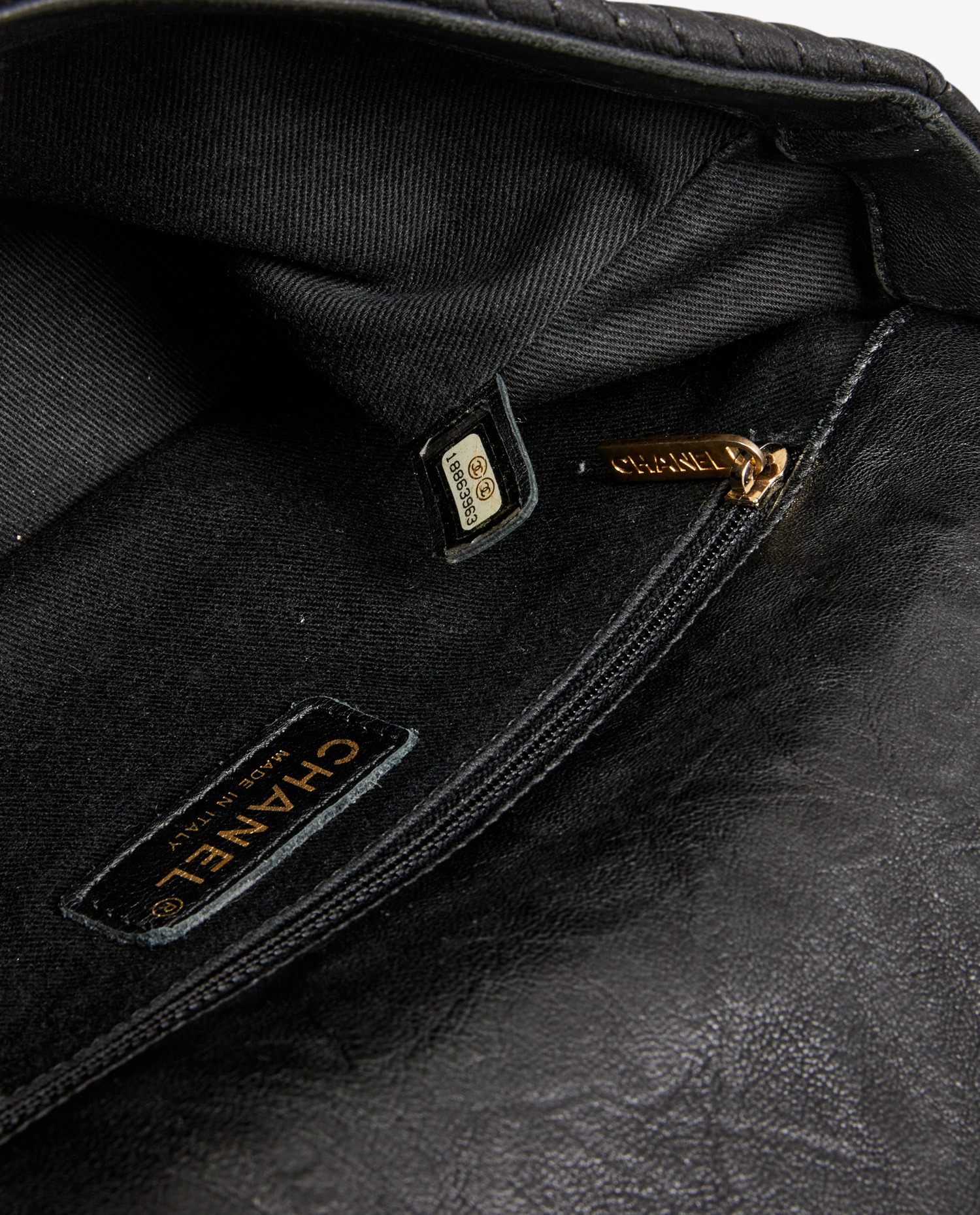Chanel black chevron bag - Image 7